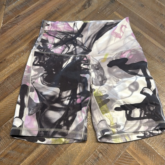 Lululemon unicorn throwback align shorts - Picture 2 of 6